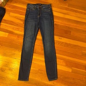 hollister curvy hi-rise super skinny jeans!